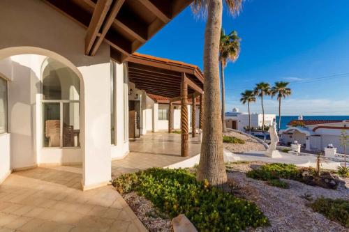 Recently Renovated Oceanview Home Casa Hebe