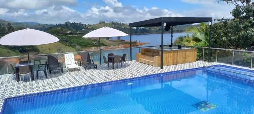 Akvaparks, Hotel Mirador Cielo Azul in El Peñol