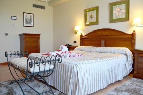 Hotel Lasa Sport - Tap to explore photos