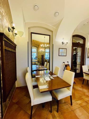 Hotel Zámek Berchtold (Hotel Zamek Berchtold) in 普魯洪尼斯