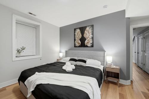 4BR 3BA Pilsen Retreat - 10 Min from Downtown in Lower West Side