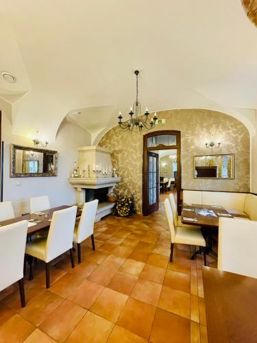 餐廳, Hotel Zámek Berchtold (Hotel Zamek Berchtold) in 普魯洪尼斯