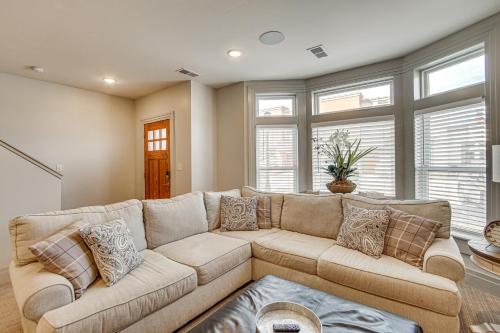 Hike, Golf & Unwind! Mtn-View Cedar City Townhome – khách sạn tại Thanh Pho Cedar