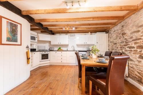 Charming 3-bed Devon barn, Nr Brixham and Coast in 徹斯頓費勒斯