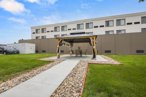 Crossroads Hotel and Huron Event Center - image 41