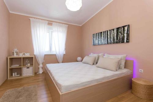 Apartments in Malinska - Insel Krk 53299 – khách sạn tại Milcetici