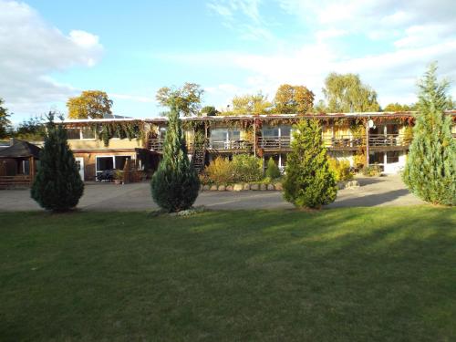 Iekārtas, Mobile Home im Ferienpark mit Seezugang in Dabel