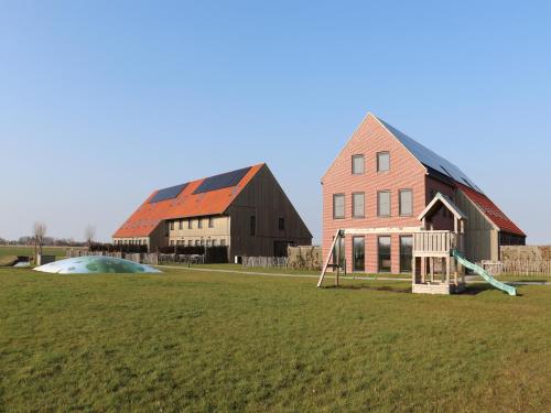 Seadmed, Luxury waterfront villa in Mantgum