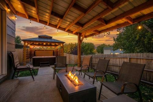 Hearth Haven - Hot Tub BBQ Large Groups – khách sạn tại Đông Bắc Colorado Springs