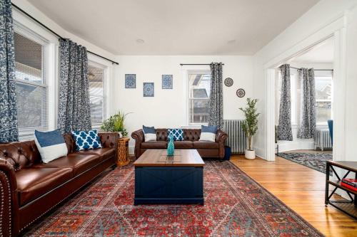 Whole House Near NYC and Transit with Game Room Fire Pit and King Bed in New Rochelle