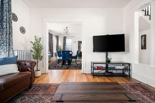 Whole House Near NYC and Transit with Game Room Fire Pit and King Bed in New Rochelle