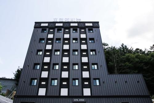 Exterior view, Avenue Hotel in Yongin-si City Suburbs