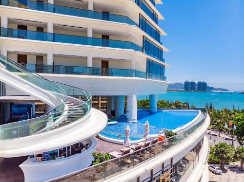 Rock Platinum Sea View Hotel in Санья