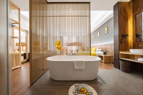 Shanghai Linyin Art Hotel-Free shuttle bus to Pudong Airport and Disneyland in Shanghai