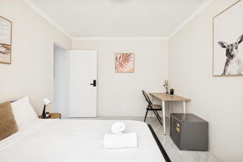 Convenient Double Stay in Vibrant Cabramatta - Shared Bathroom in Warwick Farm