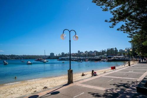 Manly Cove - Beachfront Living by Wharf & Cafés - image 4