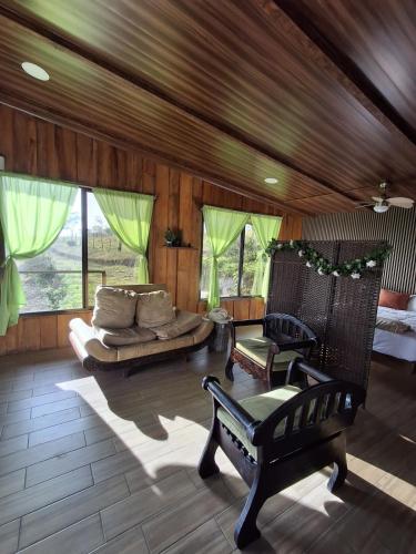 The Sunset Bungalow Quebrada Gde in 蒂拉蘭