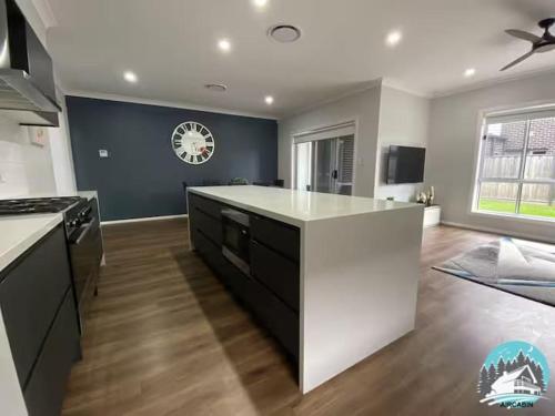 Modern 4BR Home Parking Family Friendly in Campbelltown