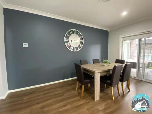 Modern 4BR Home Parking Family Friendly in Campbelltown