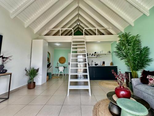 Cocina, Caribbean Court Loft - Resort View Apartment in Kralendijk