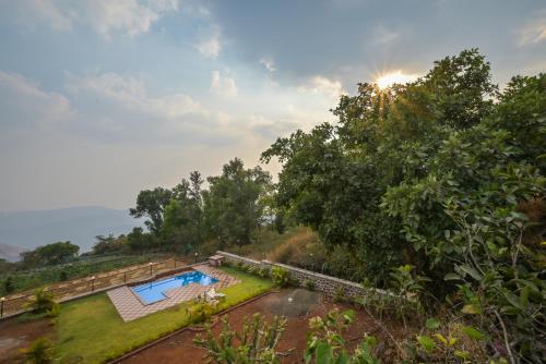 Exterior view of Luxurious Infinity Pool Villa Overlooking Pawna Lake Best For Parties And Events