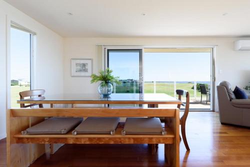 On The Beach & Golf Course Minutes from MTB Trails in Low Head