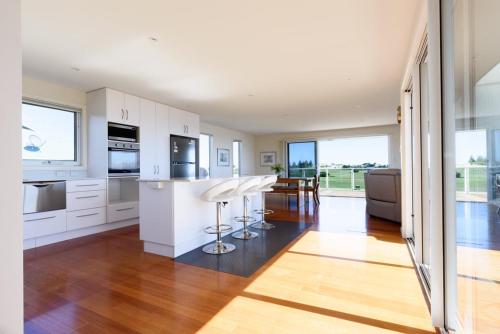 On The Beach & Golf Course Minutes from MTB Trails in Low Head