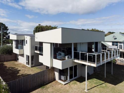 On The Beach & Golf Course Minutes from MTB Trails in Low Head