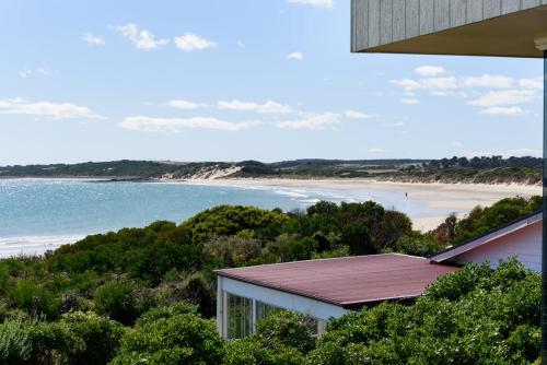 On The Beach & Golf Course Minutes from MTB Trails in Low Head