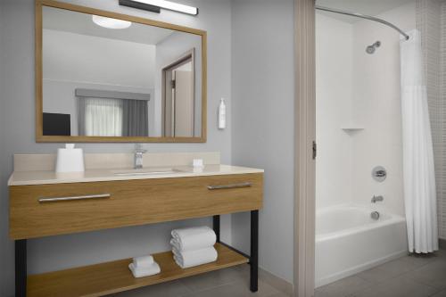 Hampton Inn & Suites - Glendale/Westgate Room Type - Studio Suite with Two Queen Beds and Sofa Bed - Non-Smoking