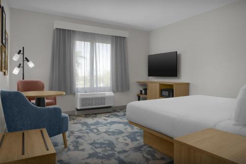 Hampton Inn & Suites Phoenix Glendale-Westgate - image 42