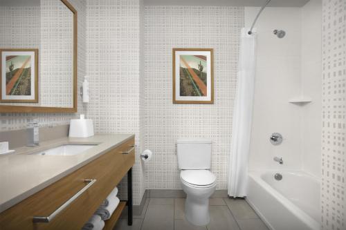 Hampton Inn & Suites Phoenix Glendale-Westgate - image 41