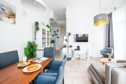NIEB by ROCKCHAIR Apartments l SUPERHOST Status l 3 Bedrooms Boxspringbeds 3 Bathrooms in Center "Kurfürstendamm" - Cozy Family & Business Flair welcomes you! in Berlin, Deutschland