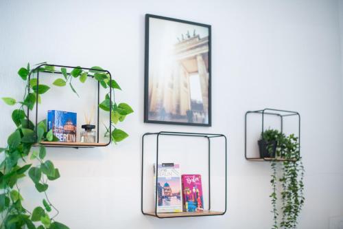 NIEB by ROCKCHAIR Apartments l SUPERHOST Status l 3 Bedrooms Boxspringbeds 3 Bathrooms in Center Kurfürstendamm - Cozy Family & Business Flair welcomes you!, Berlín (foto 2)