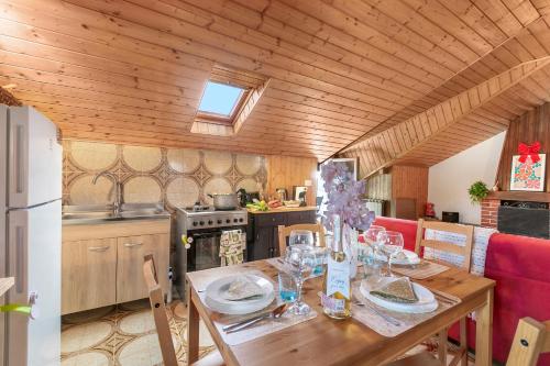 廚房, La Mansarda Sul Lago - Happy Rentals in 內比烏諾