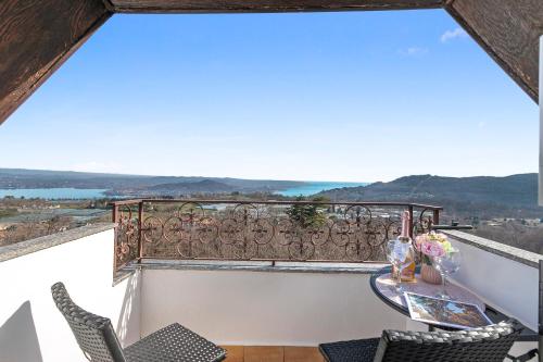 陽台/露台, La Mansarda Sul Lago - Happy Rentals in 內比烏諾