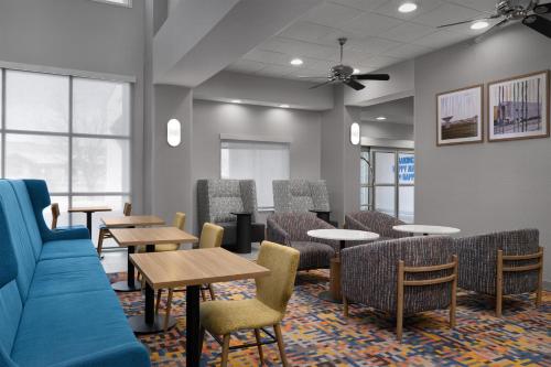 Hampton Inn & Suites Roswell - image 17