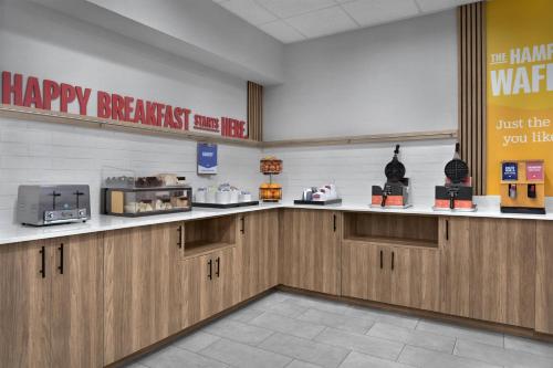 Hampton Inn & Suites Roswell - image 33