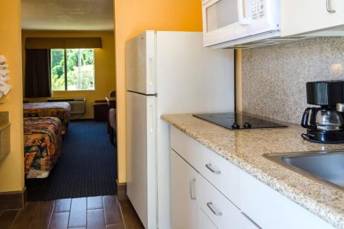 Rodeway Inn Vicksburg - image 31