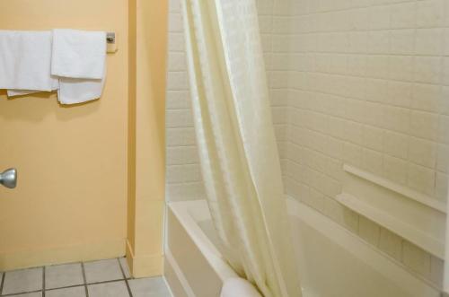 Rodeway Inn Vicksburg - image 27