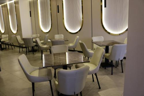 餐廳, 阿拉邦韋布酒店 (Vibe Hotel Alabang) in 阿拉邦