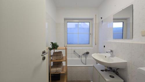 Bathroom, KWATERA24 - PREMIUM Unterkunft - 24H CHECK-IN - PARKEN in Munster Bei Dieburg