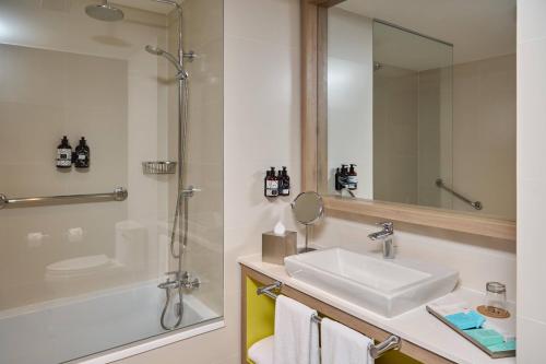 room detail thumbnail 2