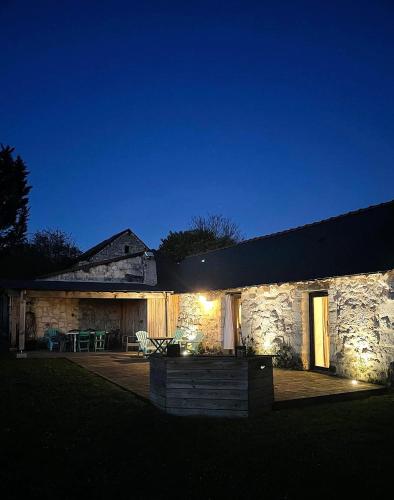 Tiny house gite la Poitevinière, terrasse, barbecue, proche Saumur et Loire (Tiny house gite la Poiteviniere, terrasse, barbecue, proche Saumur et Loire) in Neuille