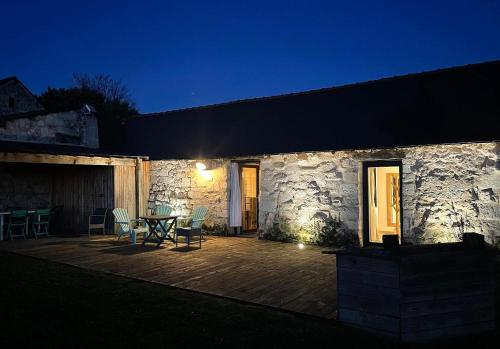 Tiny house gite la Poitevinière, terrasse, barbecue, proche Saumur et Loire (Tiny house gite la Poiteviniere, terrasse, barbecue, proche Saumur et Loire) in Neuille