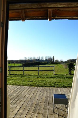 Tiny house gite la Poitevinière, terrasse, barbecue, proche Saumur et Loire (Tiny house gite la Poiteviniere, terrasse, barbecue, proche Saumur et Loire) in Neuille