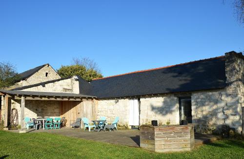 Tiny house gite la Poitevinière, terrasse, barbecue, proche Saumur et Loire (Tiny house gite la Poiteviniere, terrasse, barbecue, proche Saumur et Loire) in Neuille