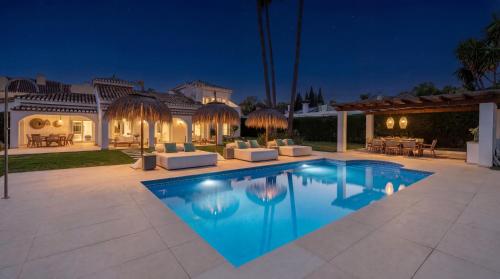 VACATION MARBELLA I Villa Sirio, Golf-Front Villa, Private Heated Pool, BBQ, Privacy, World-Class Dining, 10 min from Puerto Banus