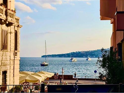 Napoli Storia e Mare in Lungomare Caracciolo