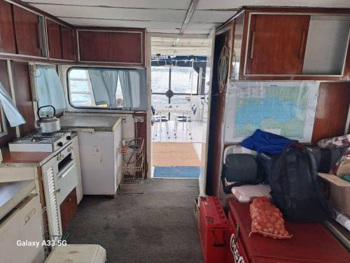 'Lekker' off grid Houseboat escape - adventure & serenity on Lake Kariba in Kariba